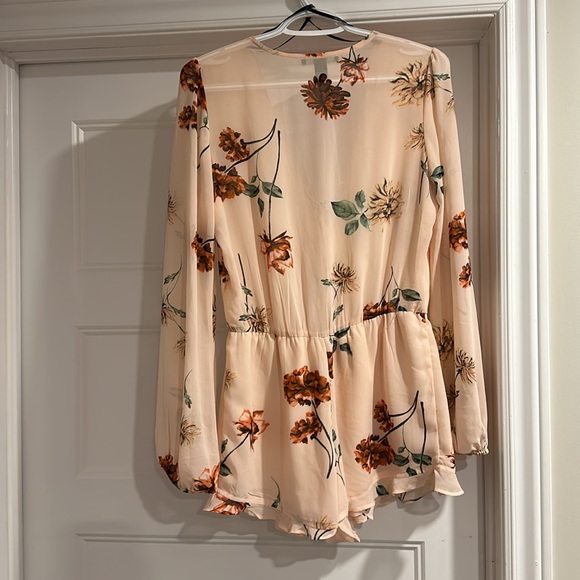 Forever 21 Women’s Romper 100% Polyester - size Medium - Picture 6 of 6